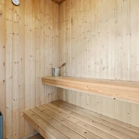 In With Sauna